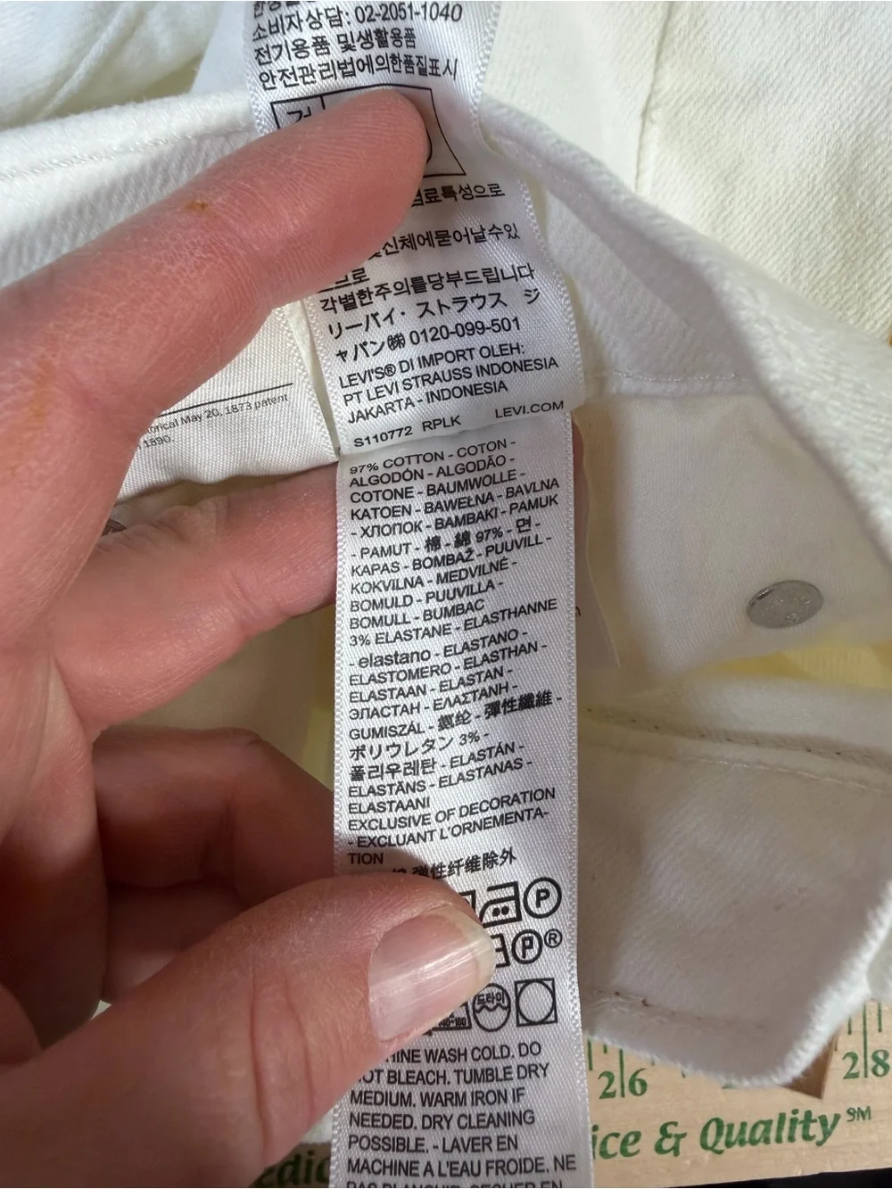 NWT 31 Levi’s Classic mid length shorts White Shorts - Picture 14 of 16